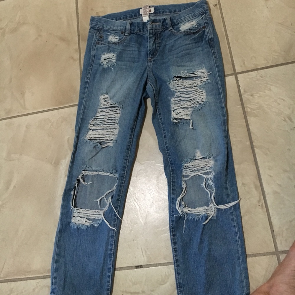 Super cute cropped ankle jeans