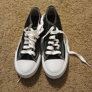 Mossimo brand converse tennis shoes