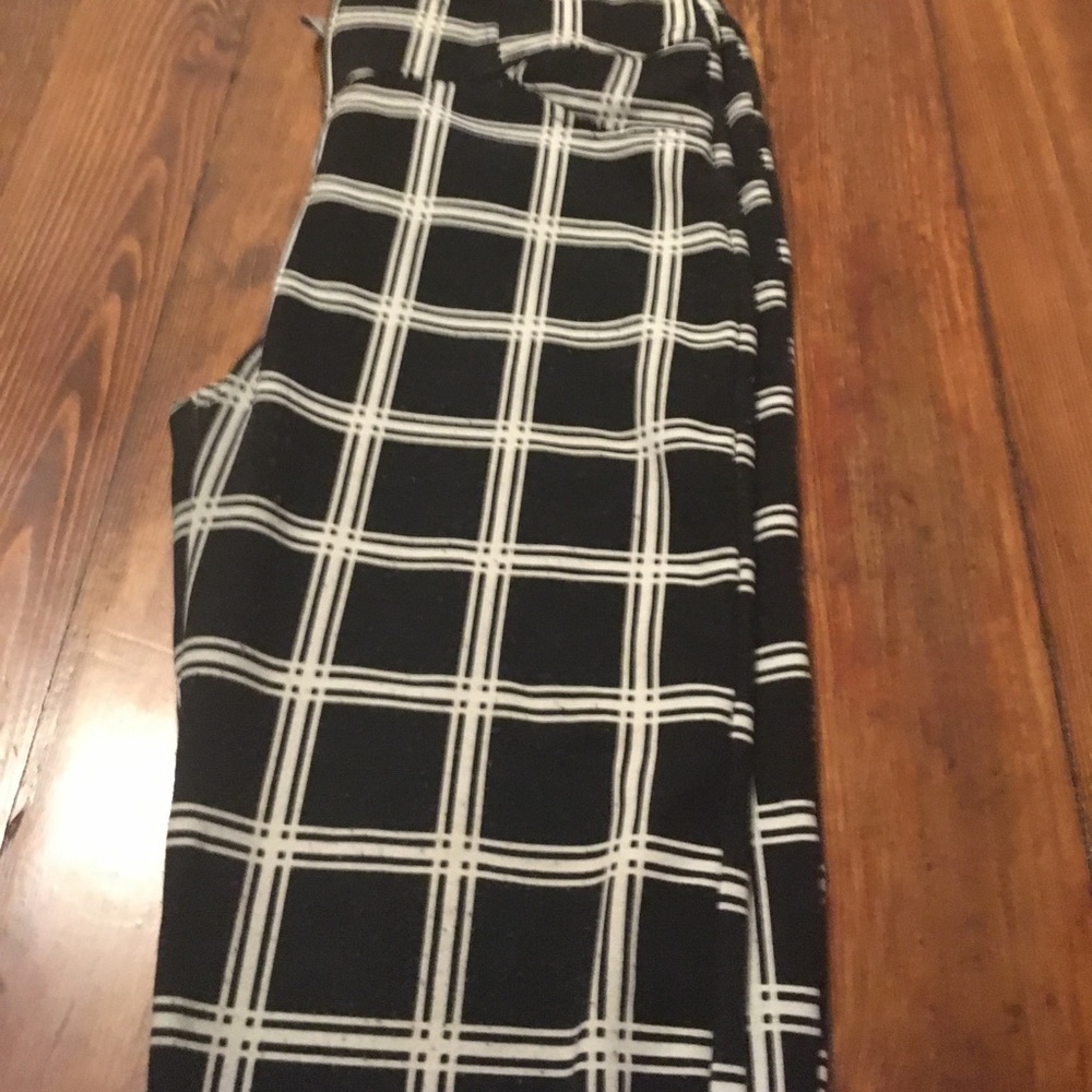 Black and white capris