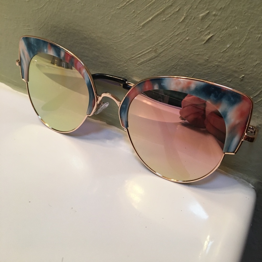 Rose gold mirrored sunglasses