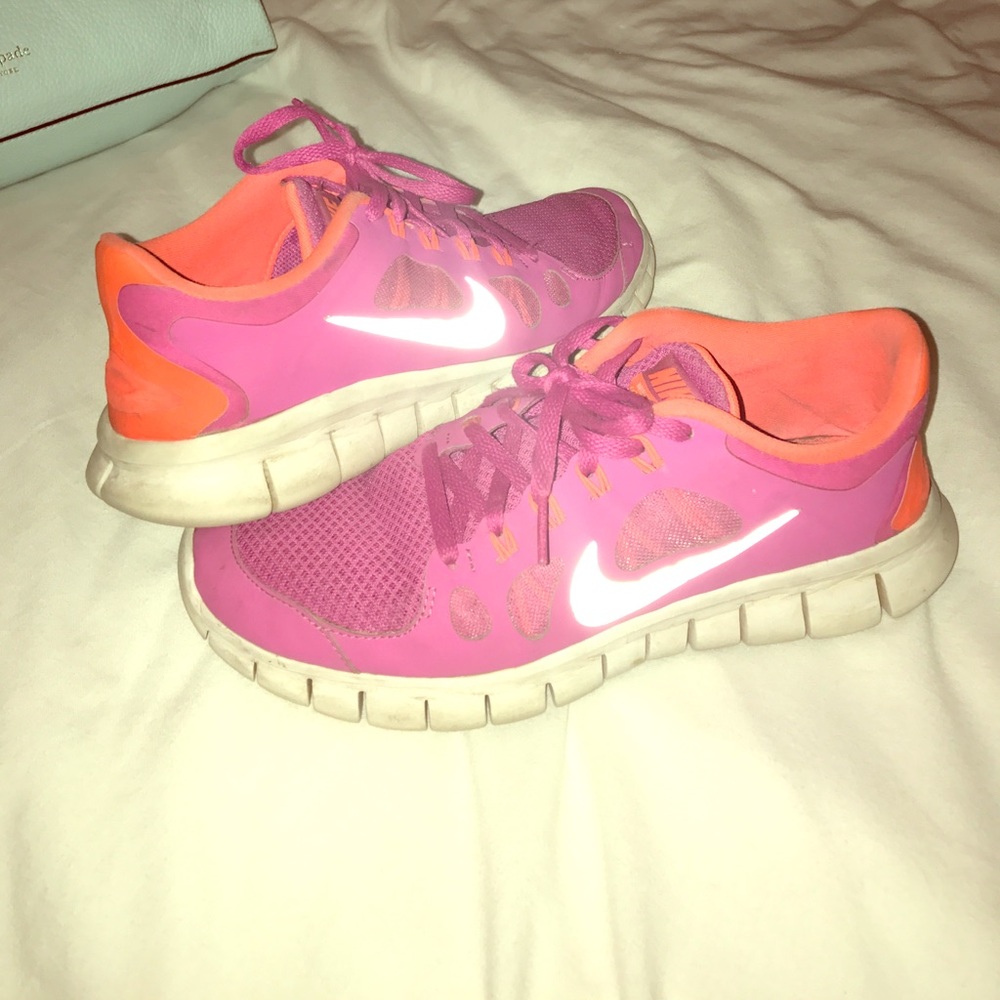 Nike free run tennis shoes