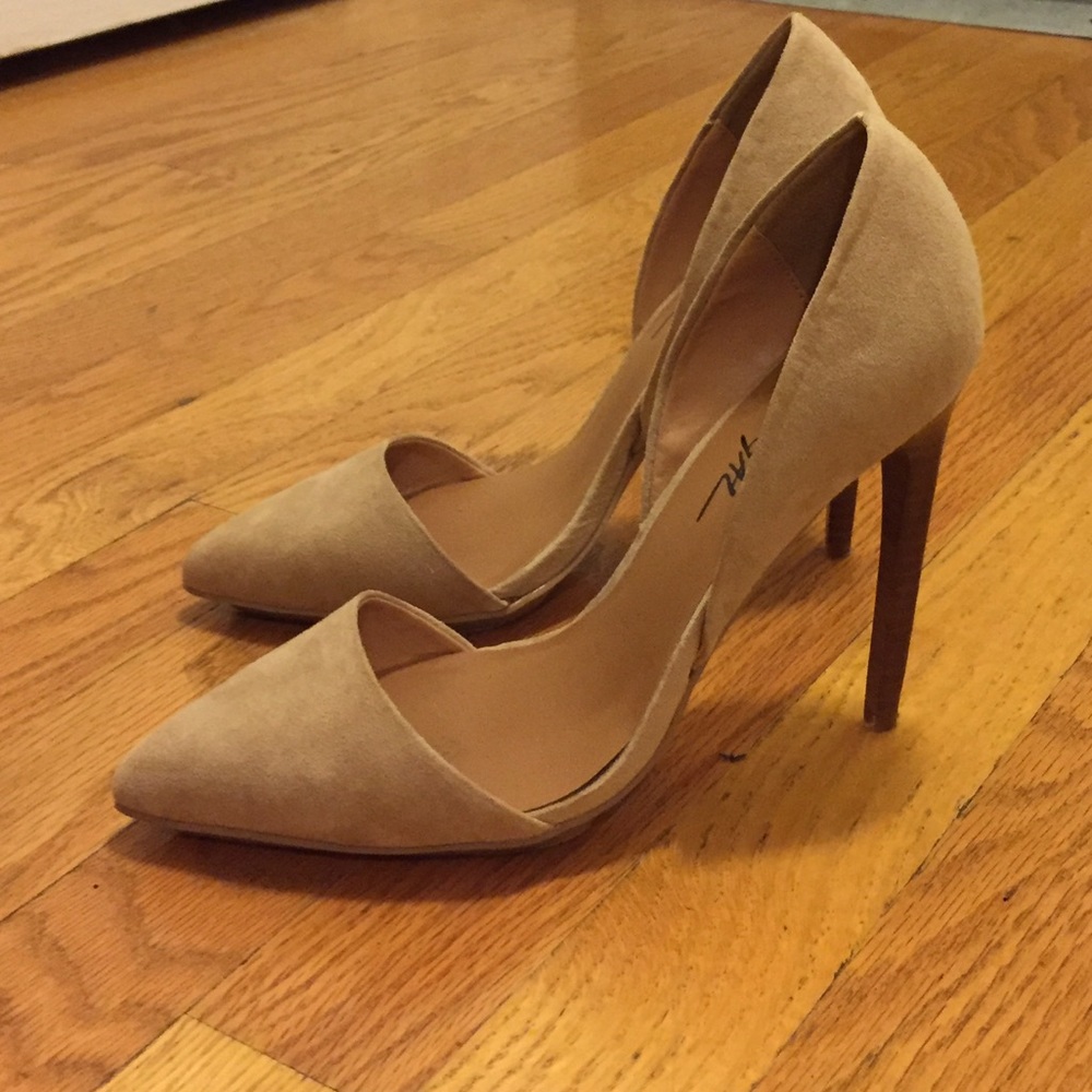 Nasty Gal Nicole Nude Suede Pointed Pumps Size 6