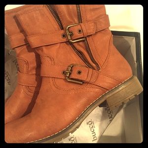 Tan/Brown buckle ankle booties