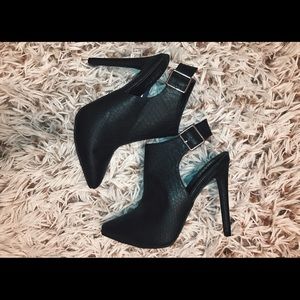 Black fake snake skin heel