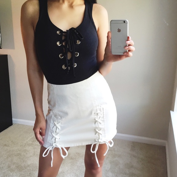 Black Lace-Up Bodysuit - Picture 3 of 4