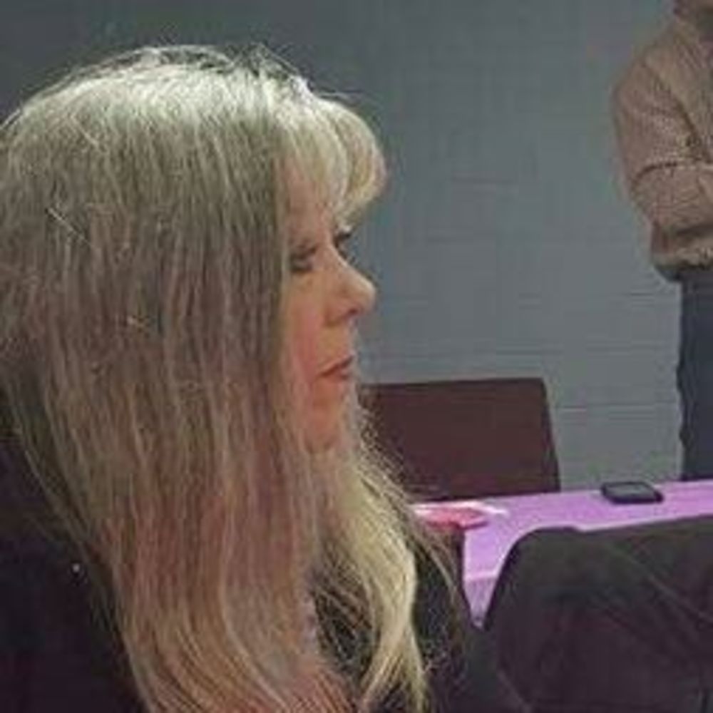 Meet your Posher, Elizabeth