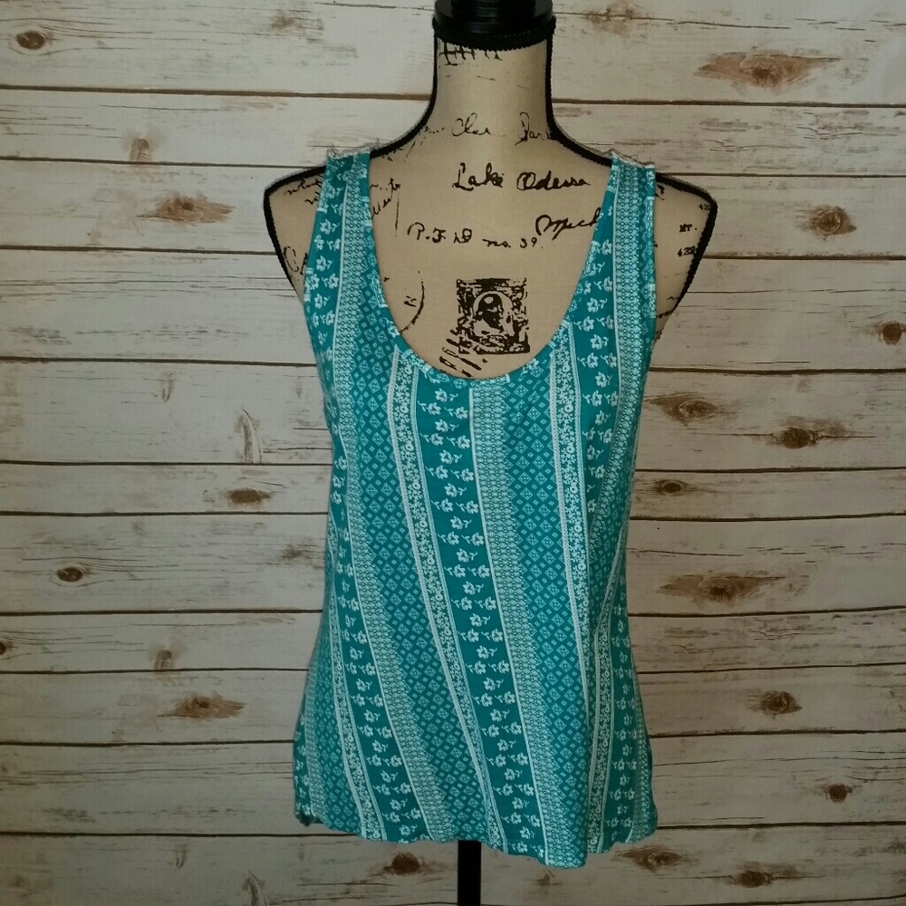 Rue 21 size L crochet back tank top