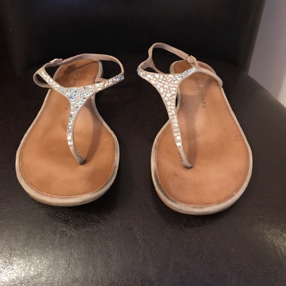 Chinese laundry 6.5 flat Sandals