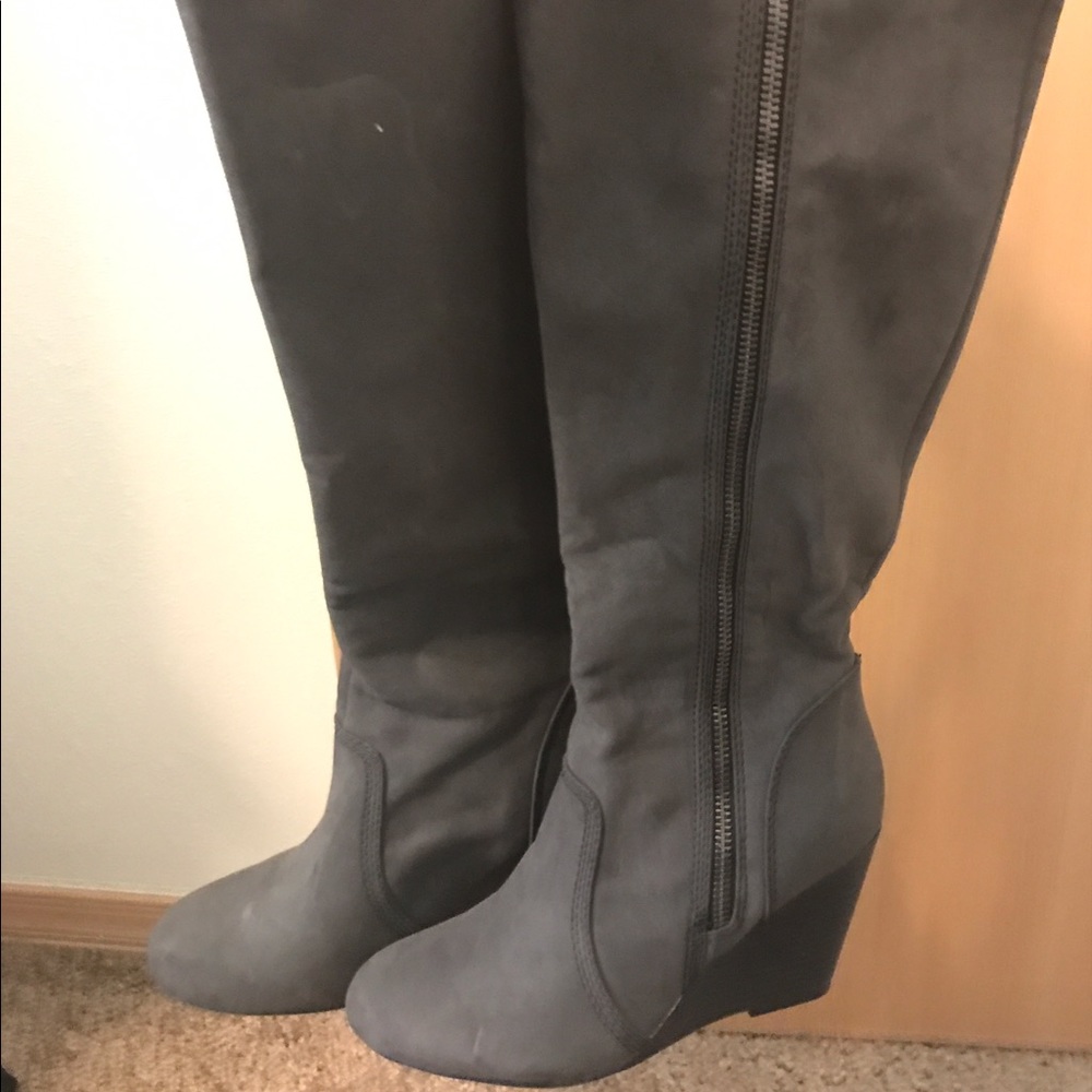Knee high boats