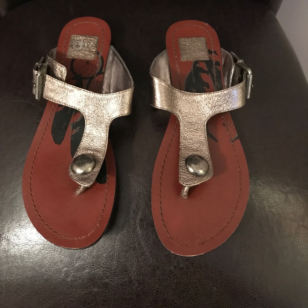DV 6.5 silver sandals