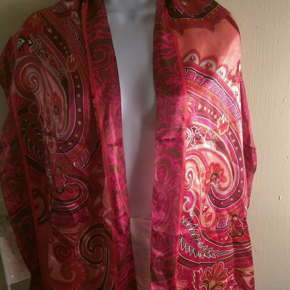 D20- Anne Klein Beautiful Silk Paisley Print Scarf