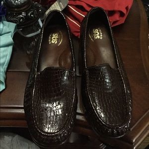 SAS crocodile brown size 8WW