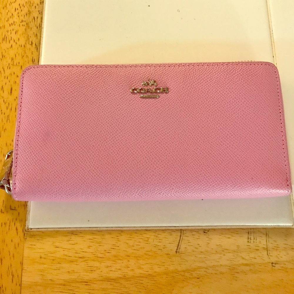 Coach Pink Wallet🎀Price is Firm🎀