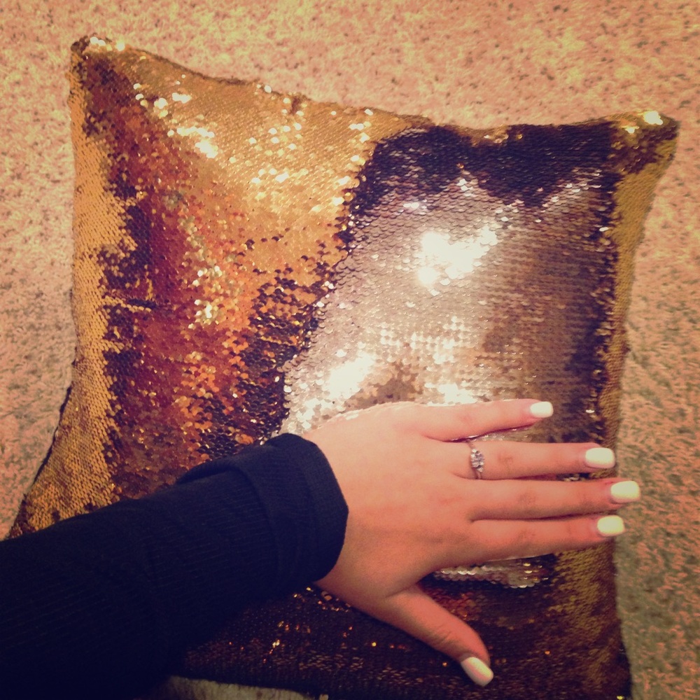 Color (gold/ silver) changing sequins pillow