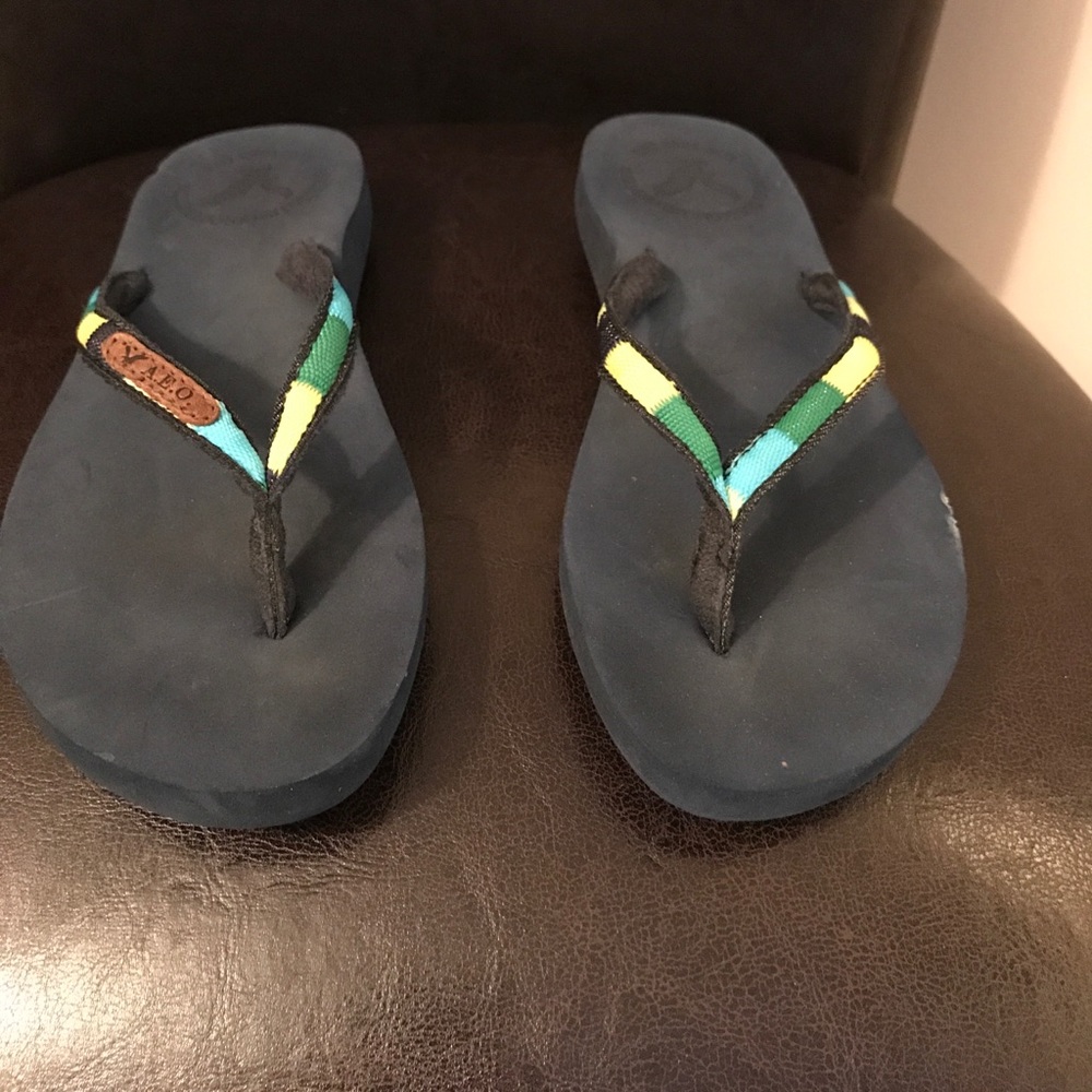 American eagle strip flip flops size 6.5