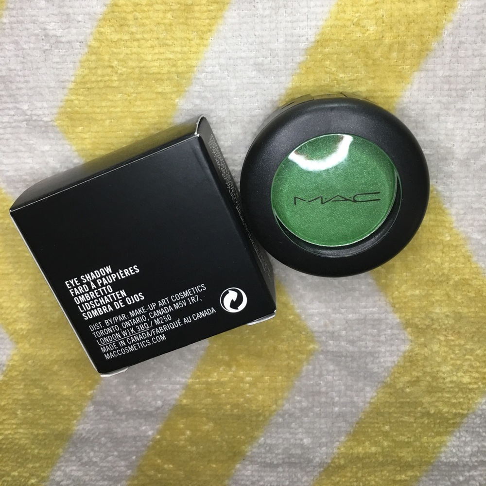 M•A•C Cosmetics Wondergrass Eyeshadow💚💚