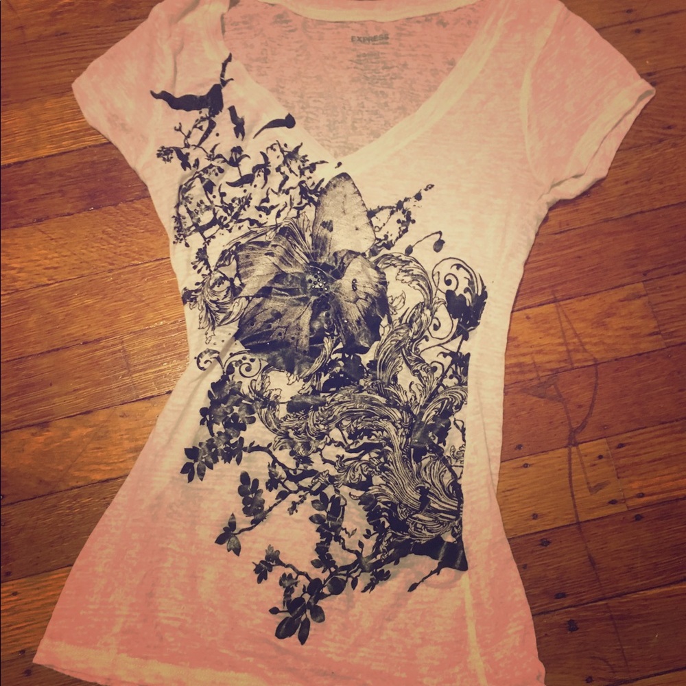 Express top, white mess with black design 🖤
