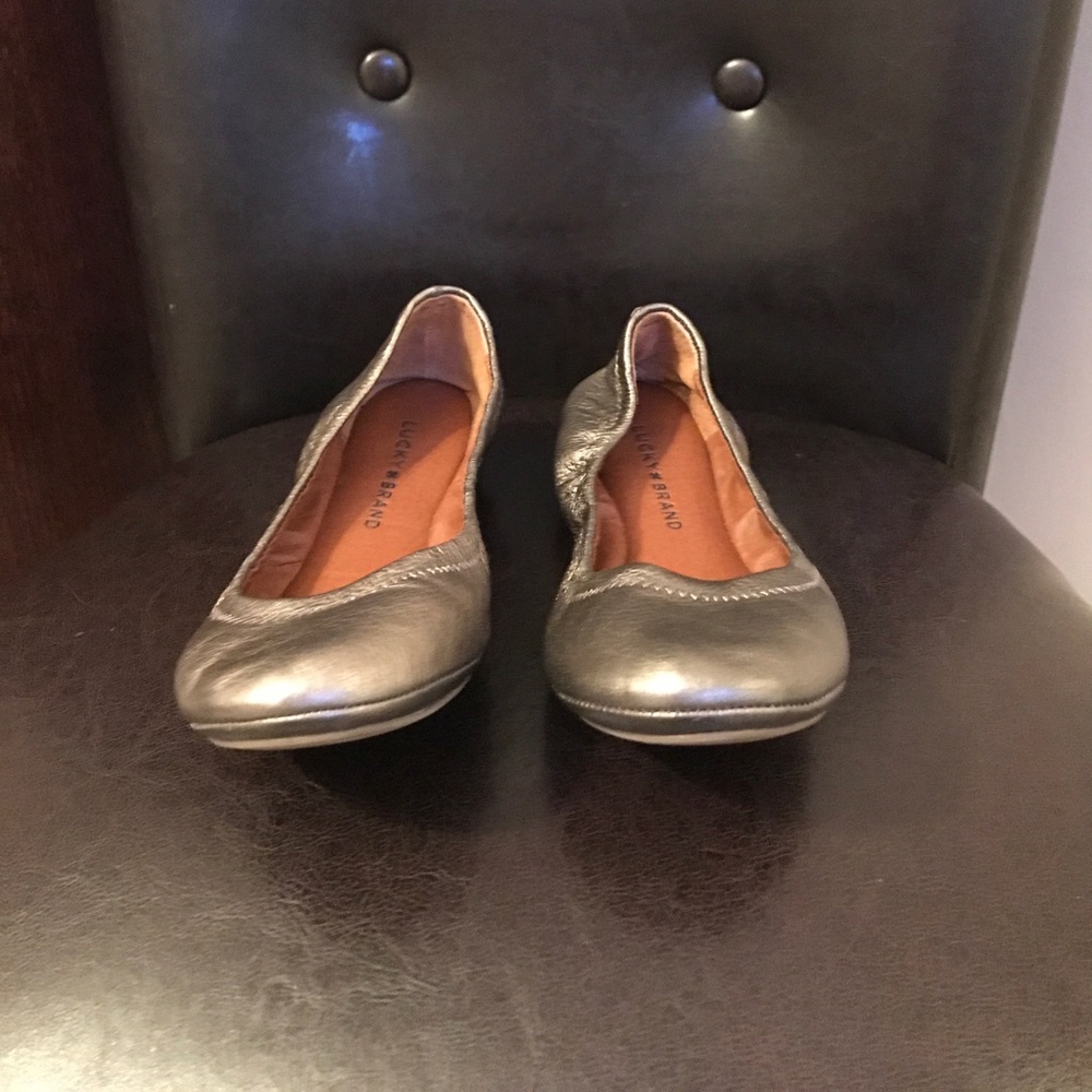 Lucky Brand flats size 6.5 a silver bronze color