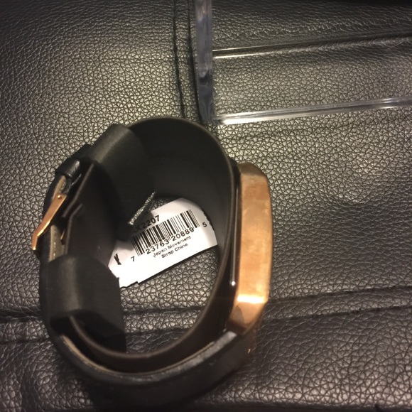 AX rectangular watch - Picture 4 of 4