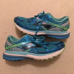 Women's size 10 Brooks Ravenna 7 running shoes