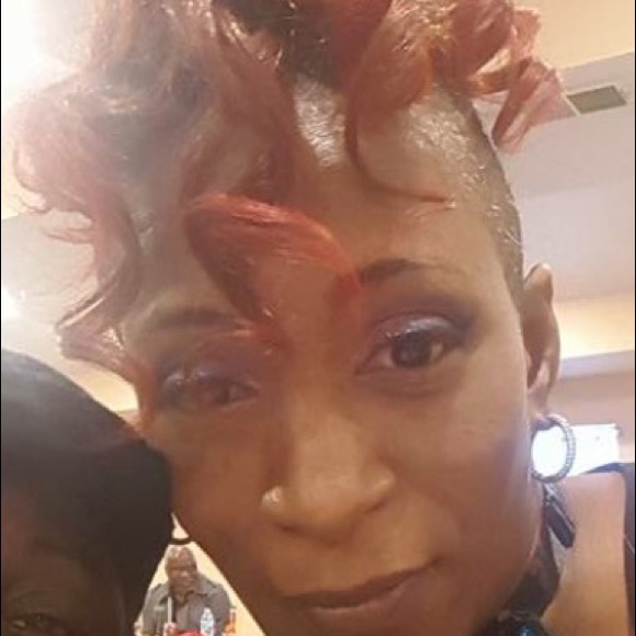 Meet your Posher, Elonda - Picture 3 of 3