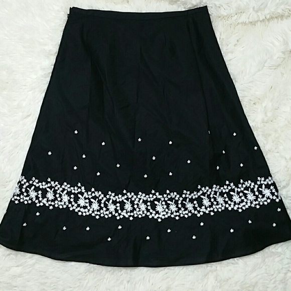 Ann Taylor embroidered cotton skirt - Picture 2 of 8