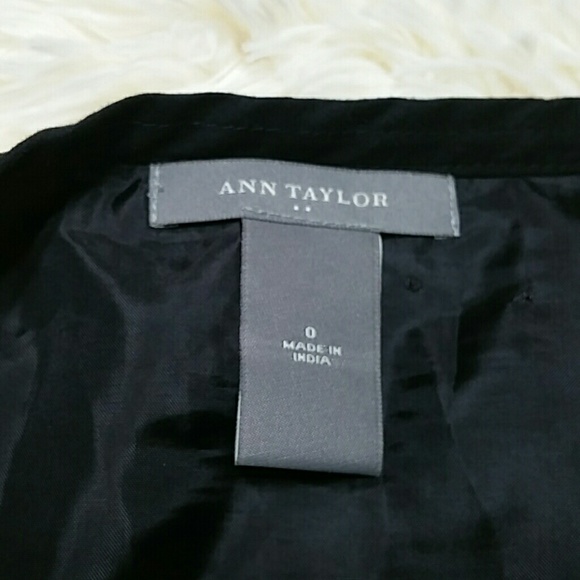 Ann Taylor embroidered cotton skirt - Picture 4 of 8