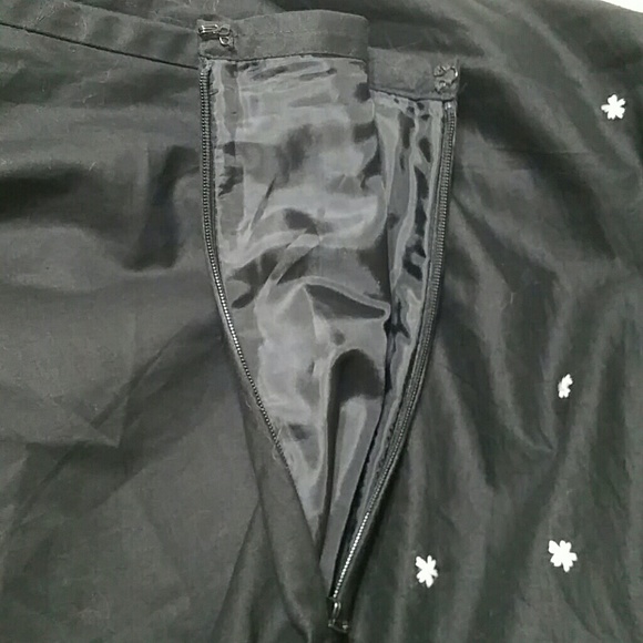 Ann Taylor embroidered cotton skirt - Picture 6 of 8