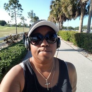 Meet your Posher, Dana