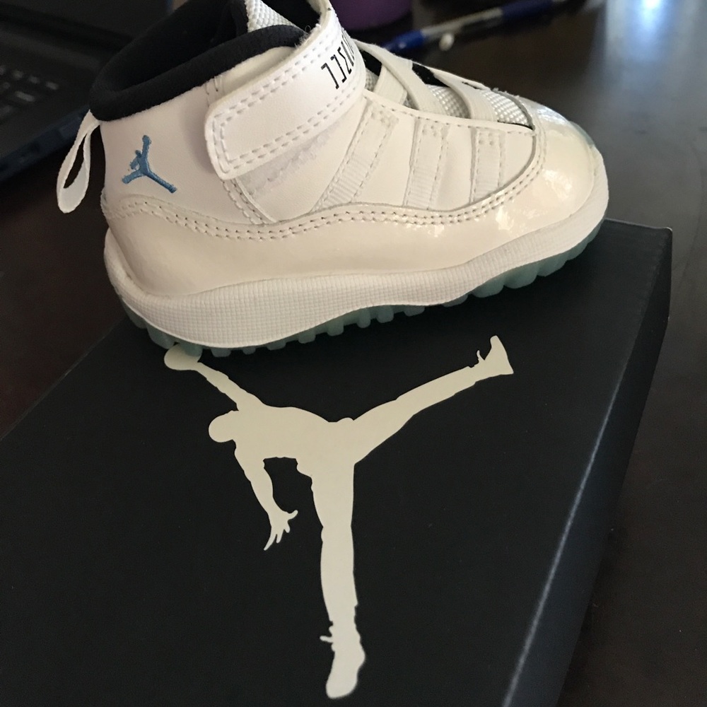 Jordan retro 11s Legend Blue