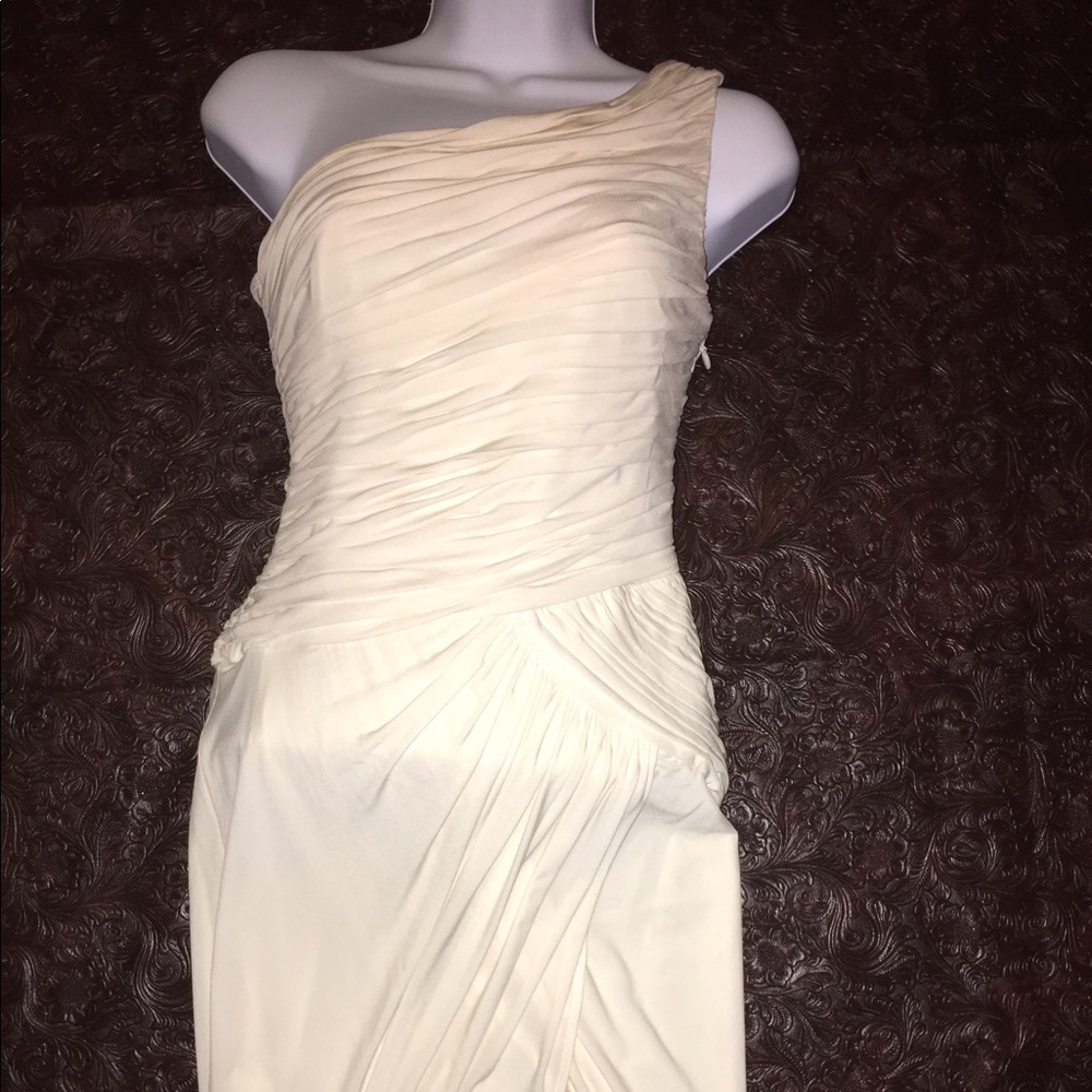 BCBG MAX AZRIA CREAM COLORED DRESS
