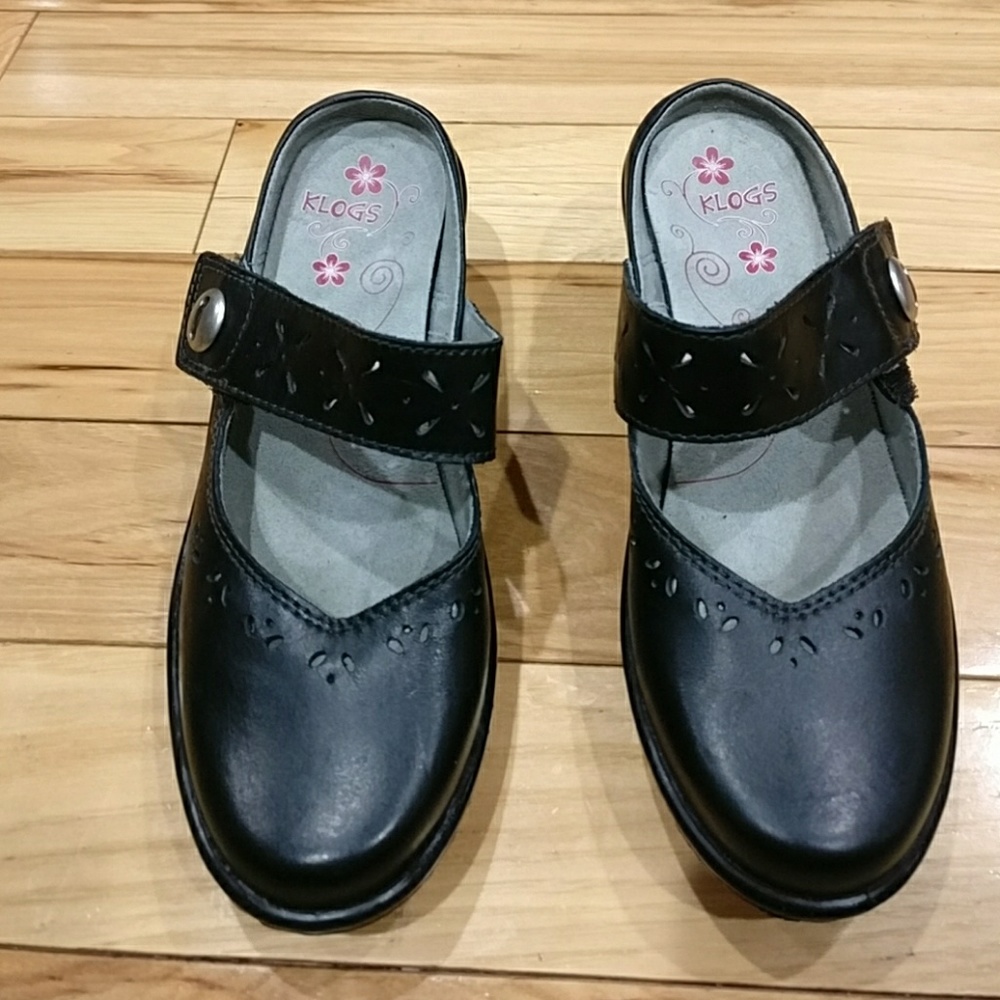 Women's Klogs  Footwear Carolina clogs size 6