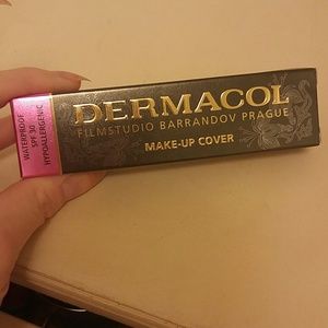 Dermacol 208