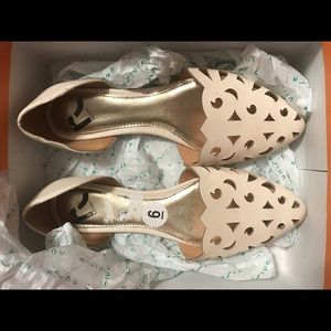 Report shoes-flats