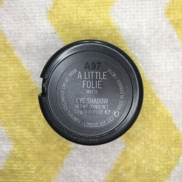 M•A•C Cosmetics A Little Folie Eyeshadow - Picture 3 of 3