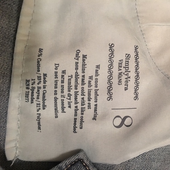 Women's size 8 Vera Wang Jean capris - Picture 3 of 4