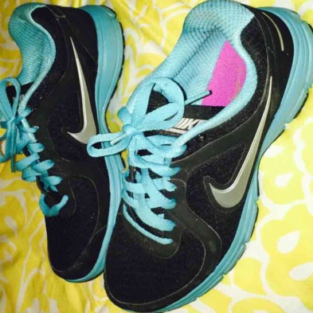 ‼️‼️final sale ‼️‼️ women's size9 Nike shoe