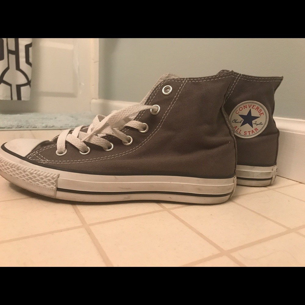 Gray converse high tops: women's size 7/ men's 5