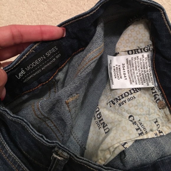 Women's Lee brand Jean capris size 8 - Picture 4 of 5