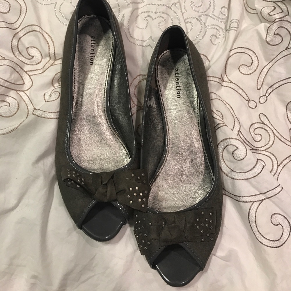 Short heel open toed shoes