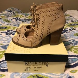 Restricted Heels Sandals