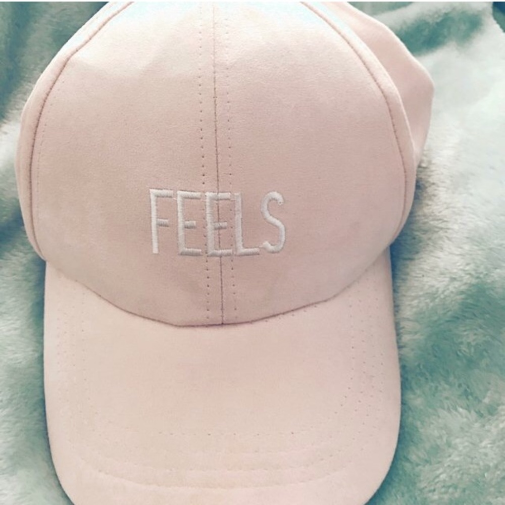 Feels hat
