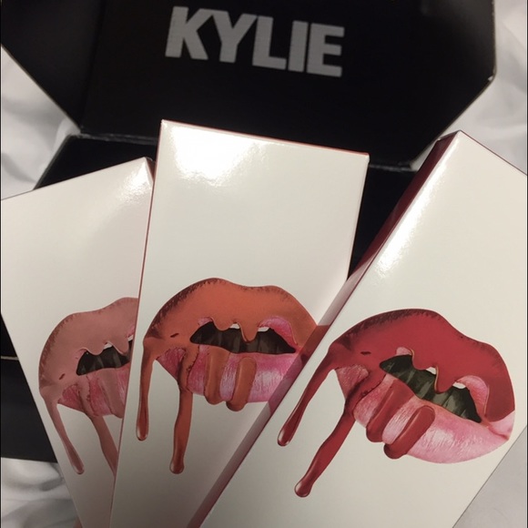 Kylie cosmetics dirty peach lipstick and liner - Picture 2 of 4