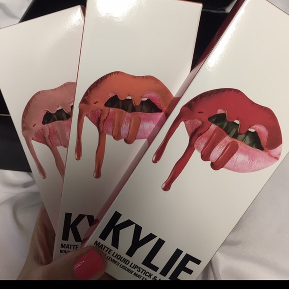 Kylie cosmetics dirty peach lipstick and liner - Picture 3 of 4