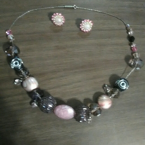Pink necklace - Picture 1 of 1