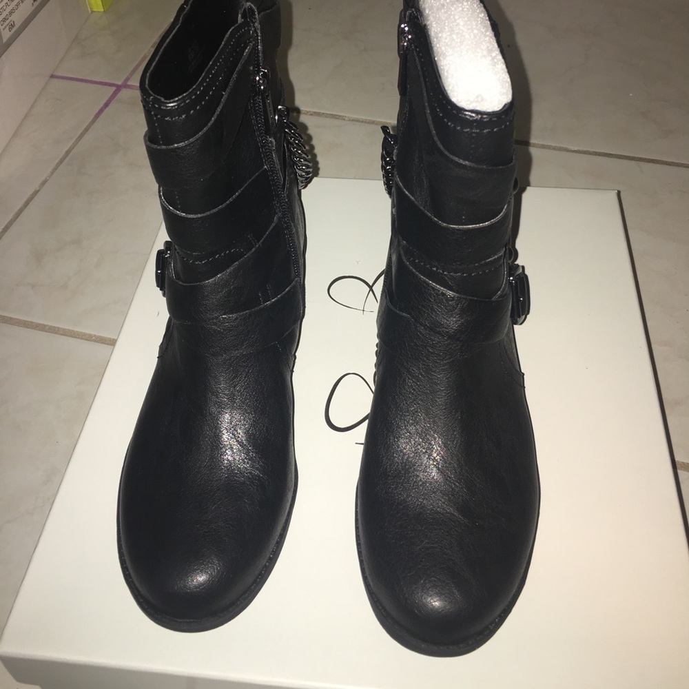 Super cute and comfy Black booties!