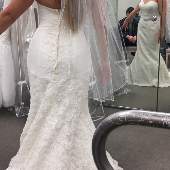 Lace Trumpet Wedding Dress - Ivory - Picture 3 of 8