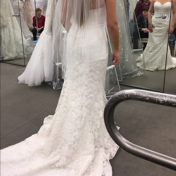 Lace Trumpet Wedding Dress - Ivory - Picture 4 of 8