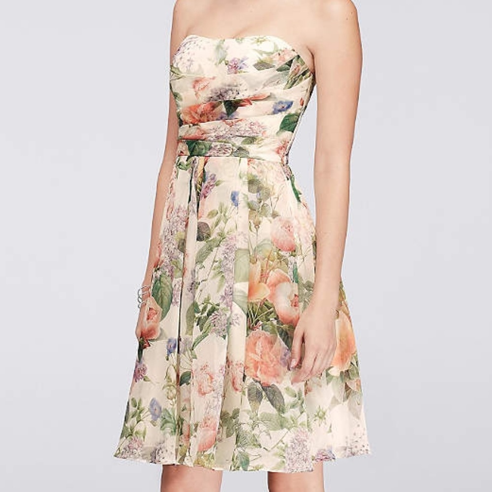 David's Bridal
STRAPLESS PRINTED FIT AND FLARE