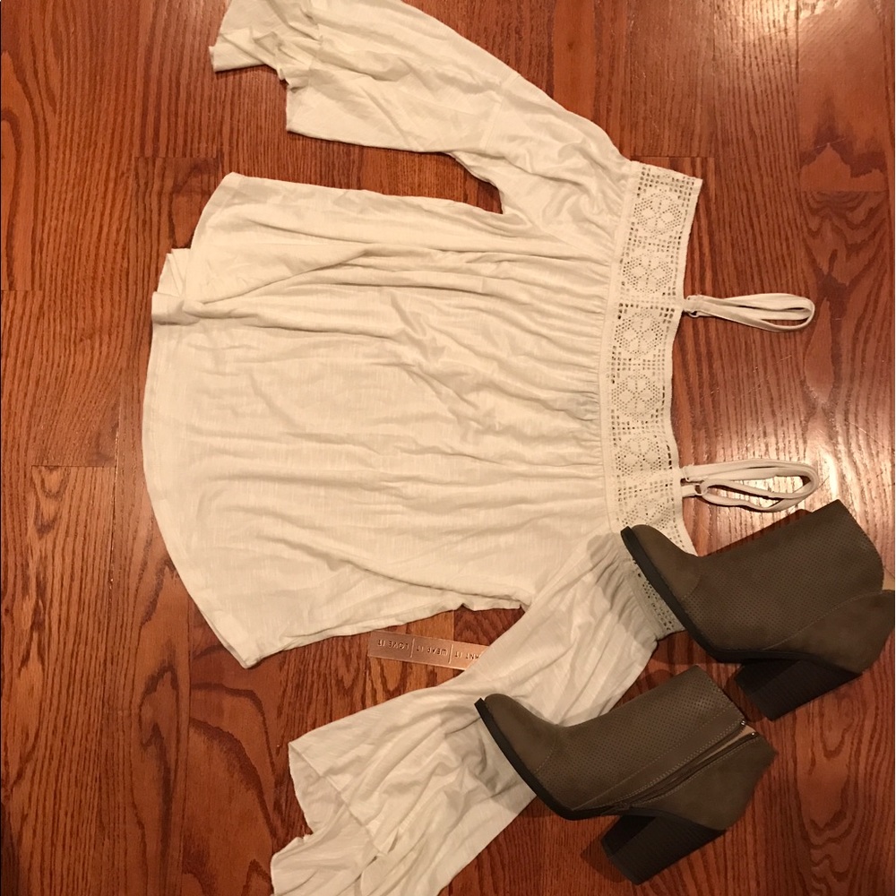 White off the shoulder mid sleeve shirt w straps